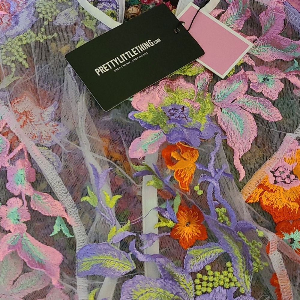 Sheer Floral embroidered bodysuit 😍🌻🌸💐🌹🌼